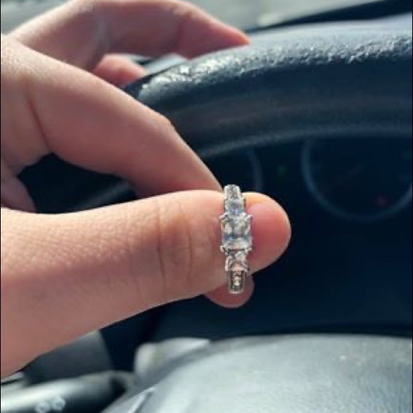 Kay Jewelers Jewelry - Women’s ring Kay Jewelers Jewelry - Women’s ring